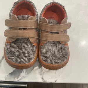 Livie and Luca brown hays shoes size 6